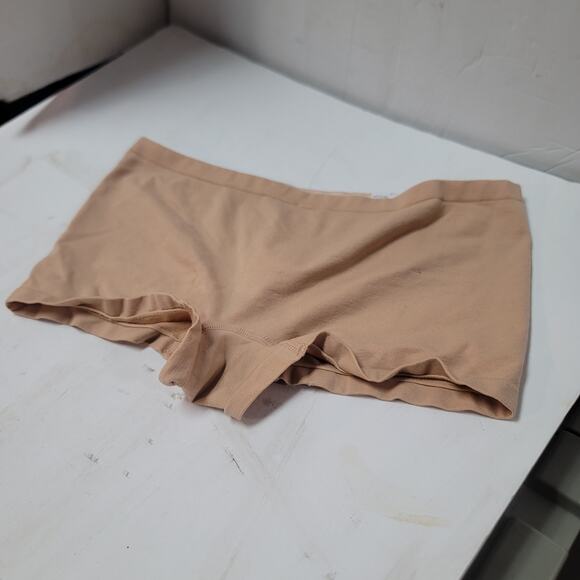 Calvin Klein NEW seamless boyshort undie panties mid rise nude Size Large QD3546 - Picture 1 of 4